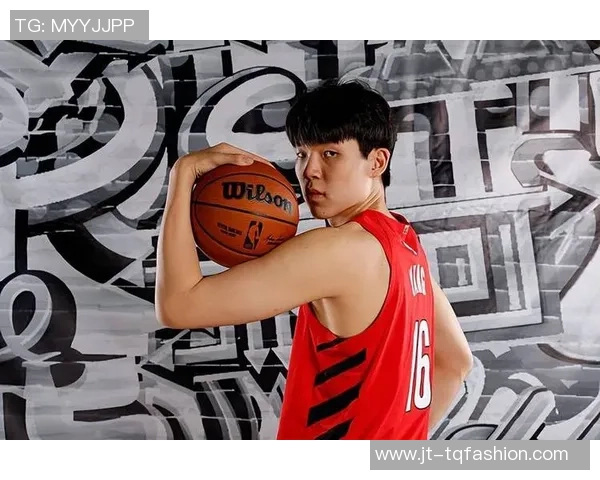 拓者主场迎新星杨瀚森首秀热身环节DJ播放中文歌曲全场欢呼气氛热烈